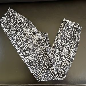 Lululemon 25”Align size 2